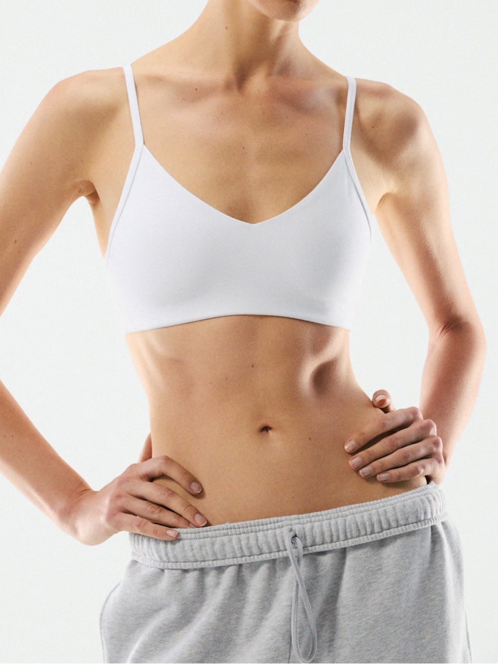 ☁️ Aritzia TNA Golden Butter Hold Tight Sports Bra Top White M ☁️
